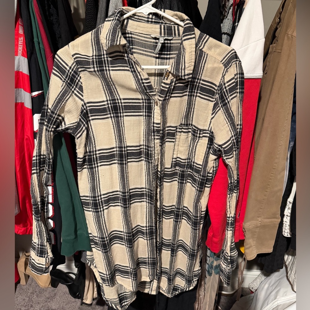 BKE Women's Black and Cream Plaid Button Down Shirt